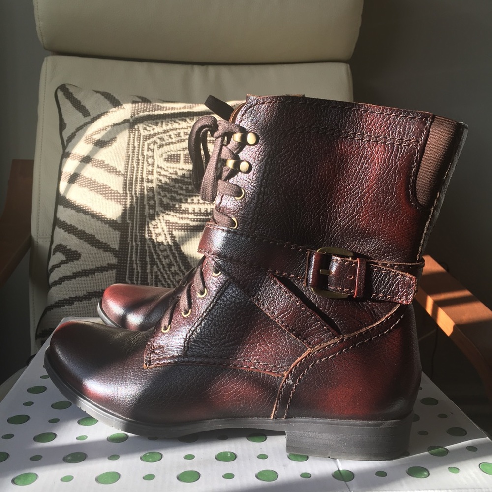 Brick Grained Leather Boots - Picture 6 of 7